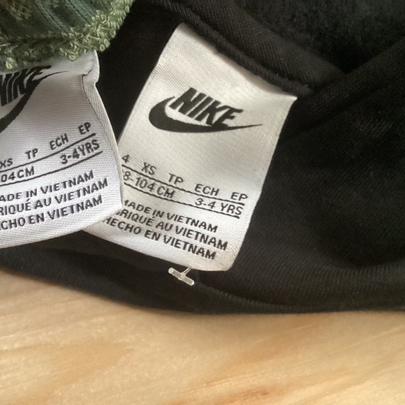 Nike boys hoodie & jogger outfit size 4(NWT)~PRICE IS FIRM~ - Picture 4 of 5